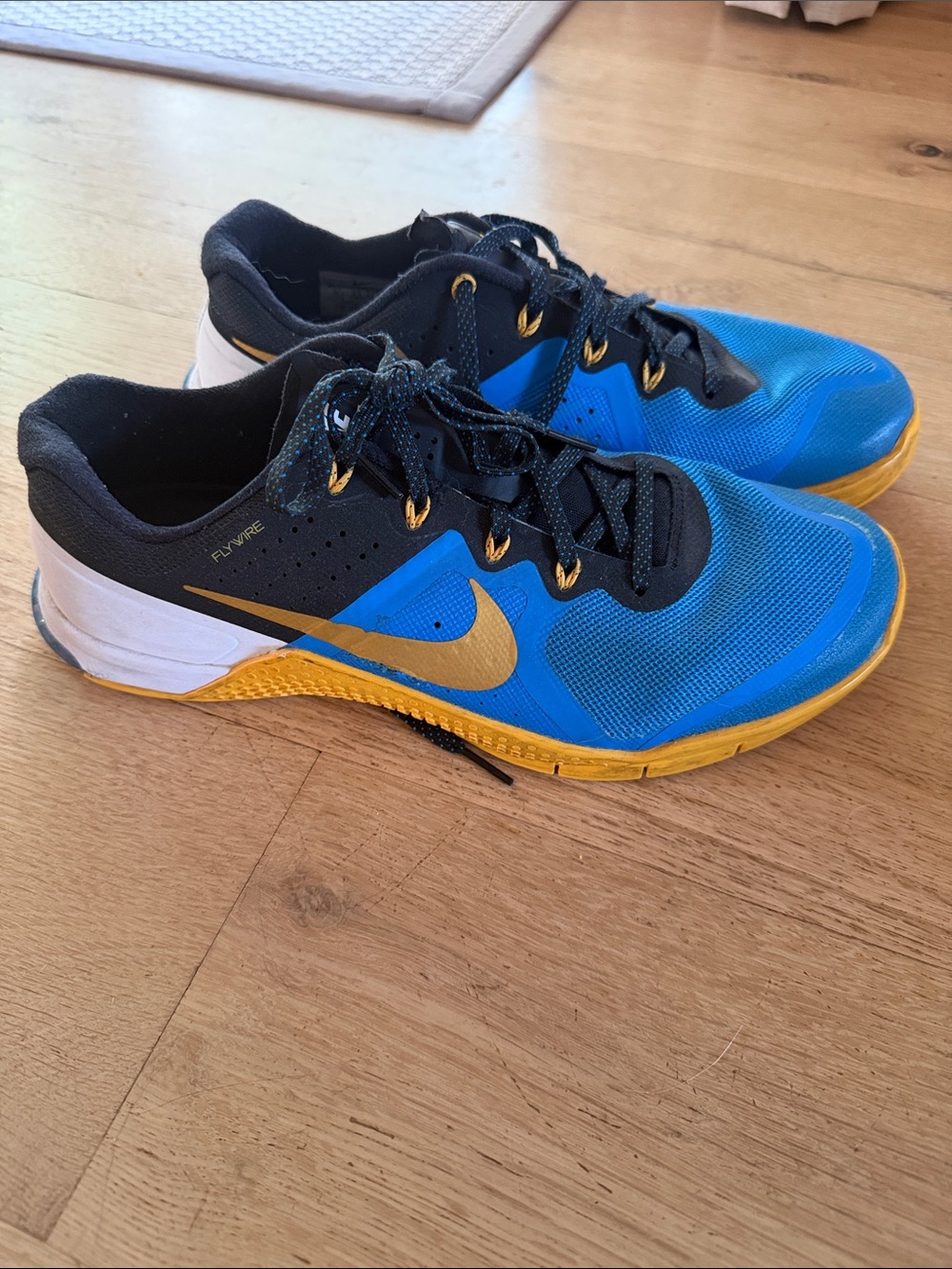 Nike Men’s Blue and Gold Metcon 2 Shoes